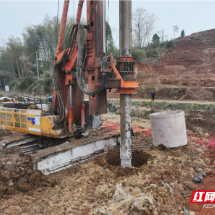 桂阳县：桂新高速舂陵江特大桥建设有序推进 湘南交通动脉注入强劲动能