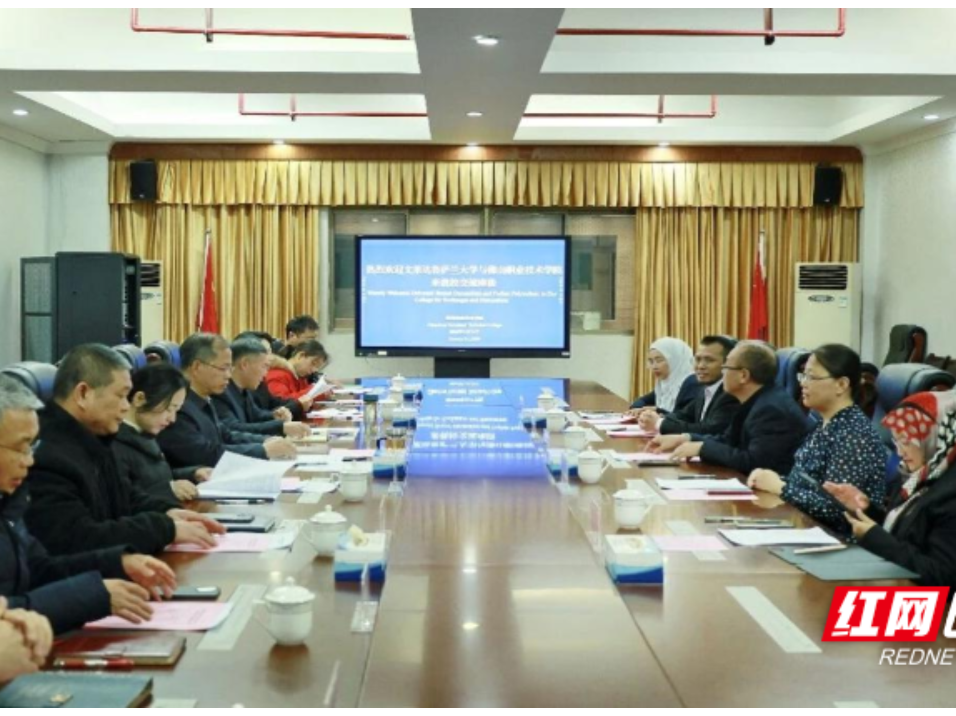 文莱大学学者代表团到郴州职院开展合作洽谈