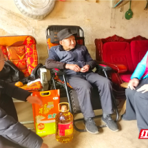 资兴市唐洞街道:“温暖过冬”行动 助困难群众过冬温暖