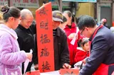 春联送祝福 年味漫乡土——桂东县大塘镇开展免费送对联文化惠民活动