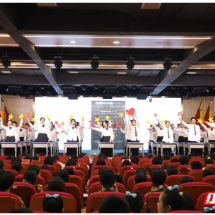 组图 | 课桌为媒，青春作伴——郴州市第九中学七年级桌面操比赛活力绽放