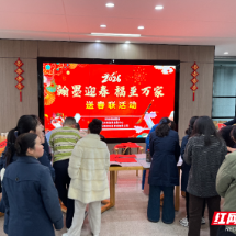 翰墨飘香迎新春 政务暖心送祝福