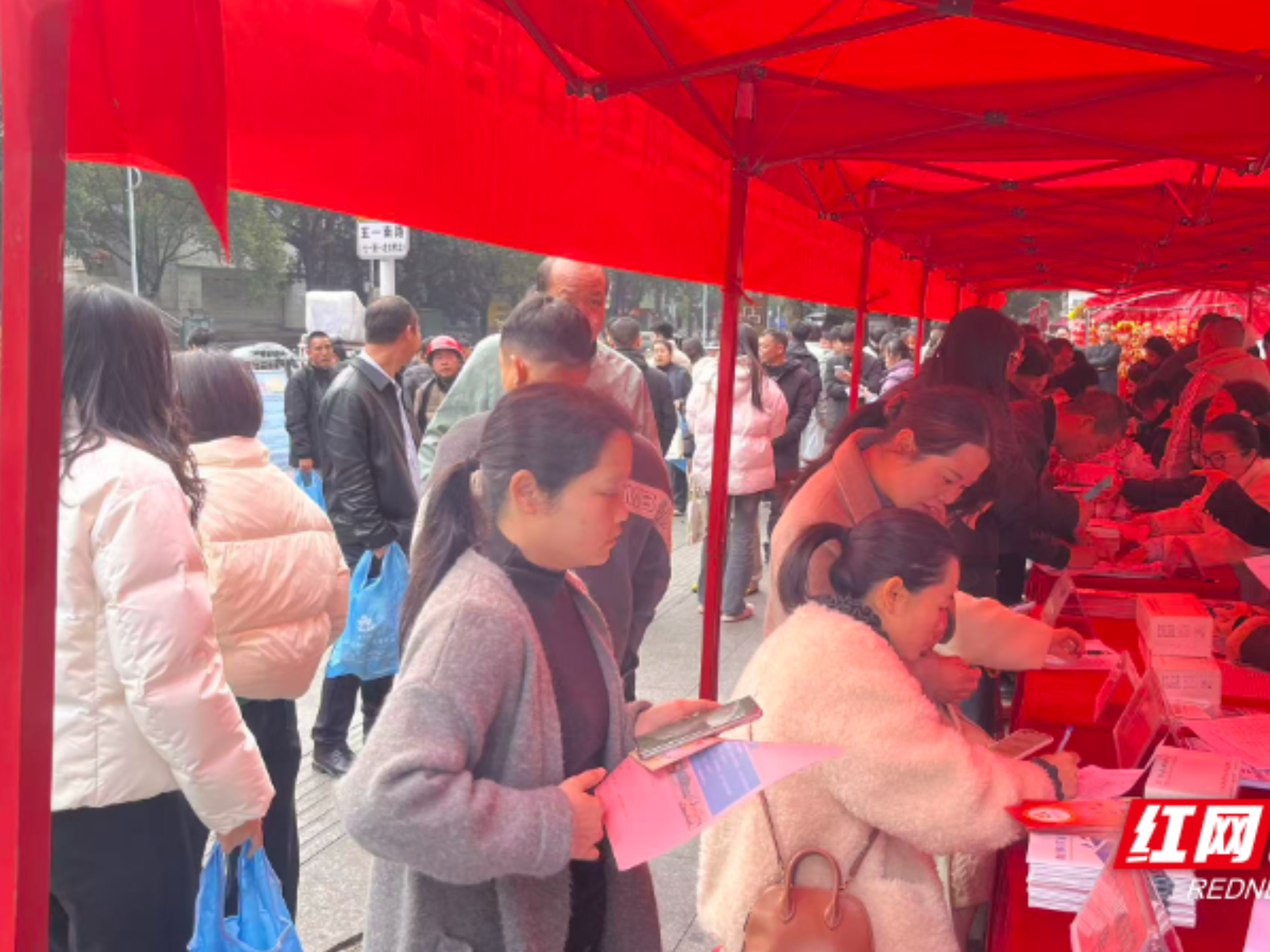 安仁县：春风送岗促就业 精准服务助发展