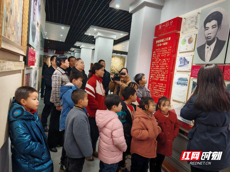 郴州市关工委开展“情暖五老•爱暖童心”走访慰问活动