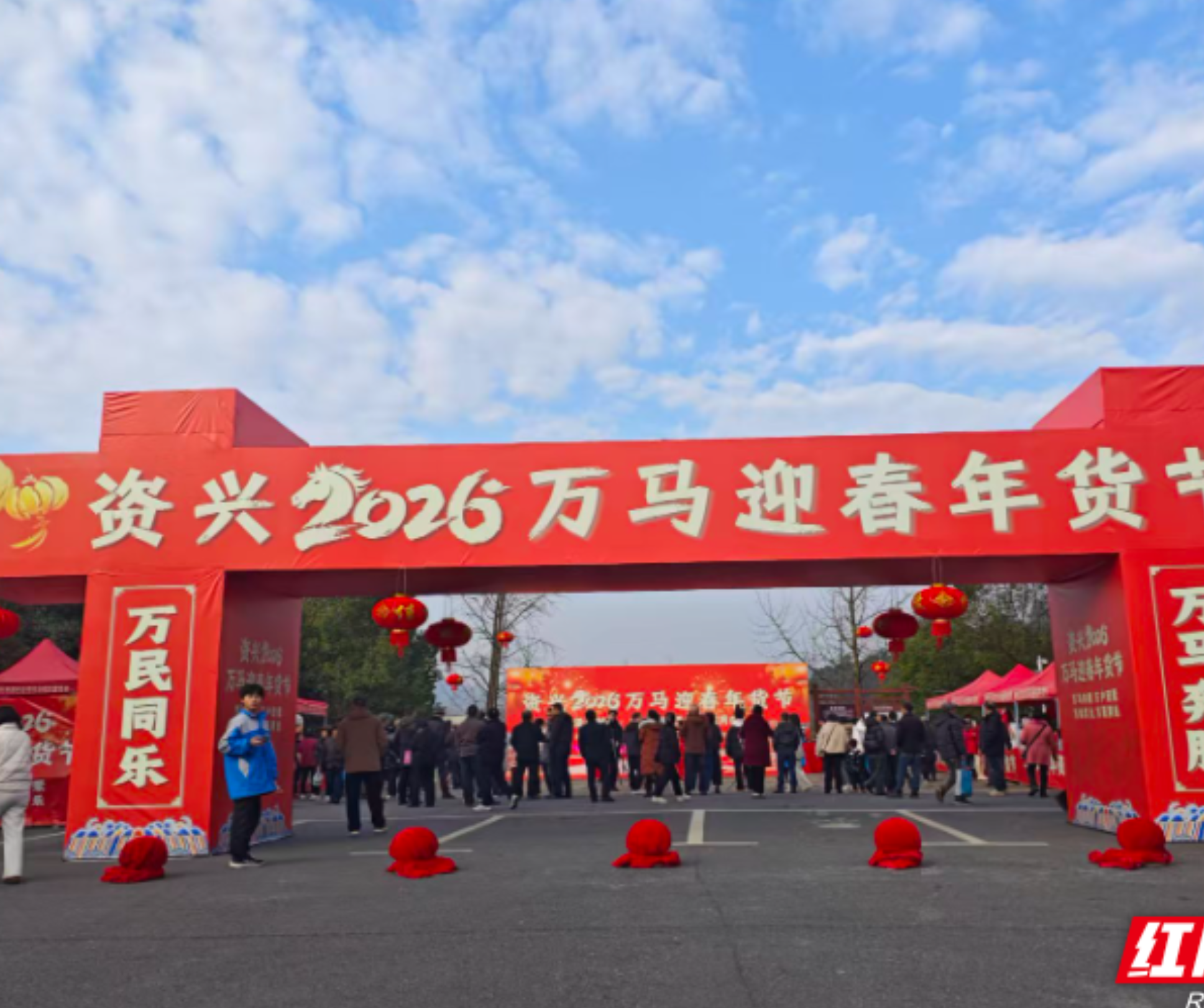 资兴市：年货节上产销旺