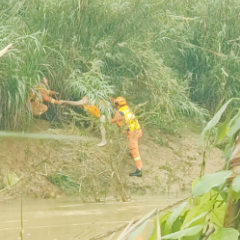 湖南江永：测绘员被困孤岛 消防紧急救援