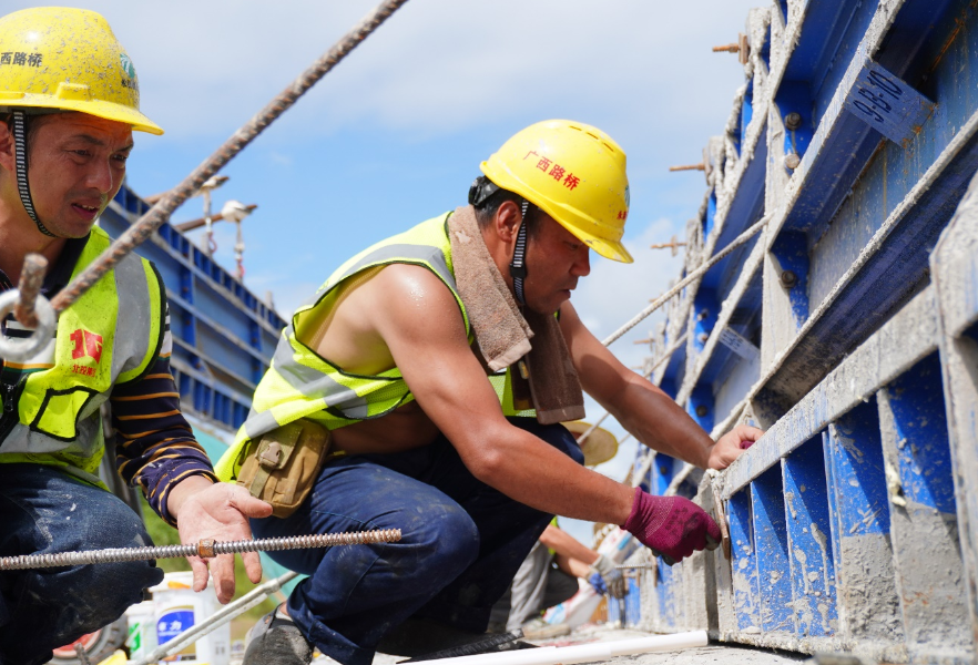 东安：奋战当“夏”高速工程建设“火热”推进