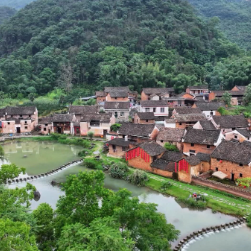 江永瑶寨:“老房子”成“藏金屋”