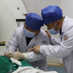 精准“狙击”肺结节!永州市第四人民医院呼吸与危重症医学科开展医院首例CT引导下经皮穿刺肺结节微波消融术