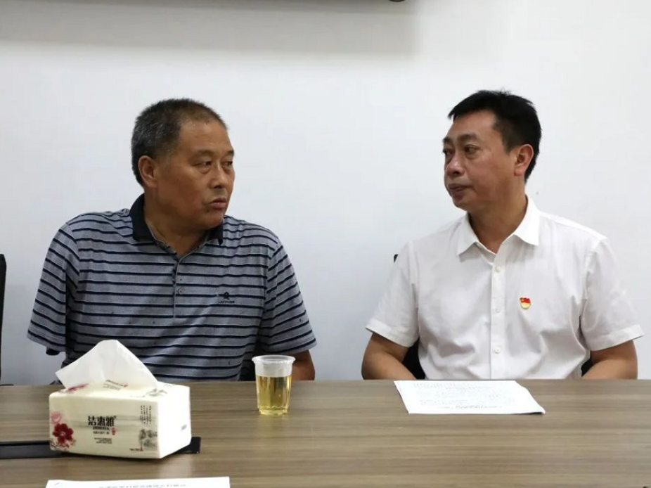 新田：黄永英开展“七一”走访慰问活动