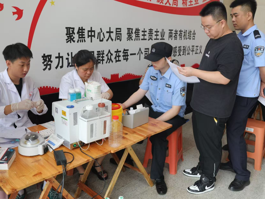 涓涓热血 拳拳爱心——永州市中级人民法院组织开展无偿献血活动