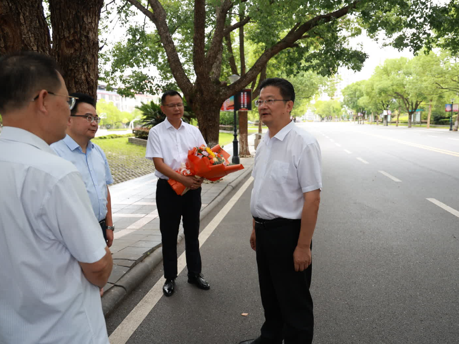 永州丨陈爱林开展教师节走访慰问活动