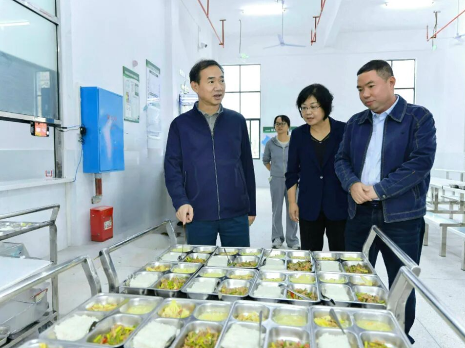 永州丨朱洪武暗访检查校园食品安全工作