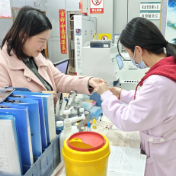 情暖寒冬，”热血”相助——永州市第四人民医院职工积极响应紧急献血倡议