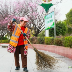 湖南新田：环卫工人除夕坚守岗位（组图）