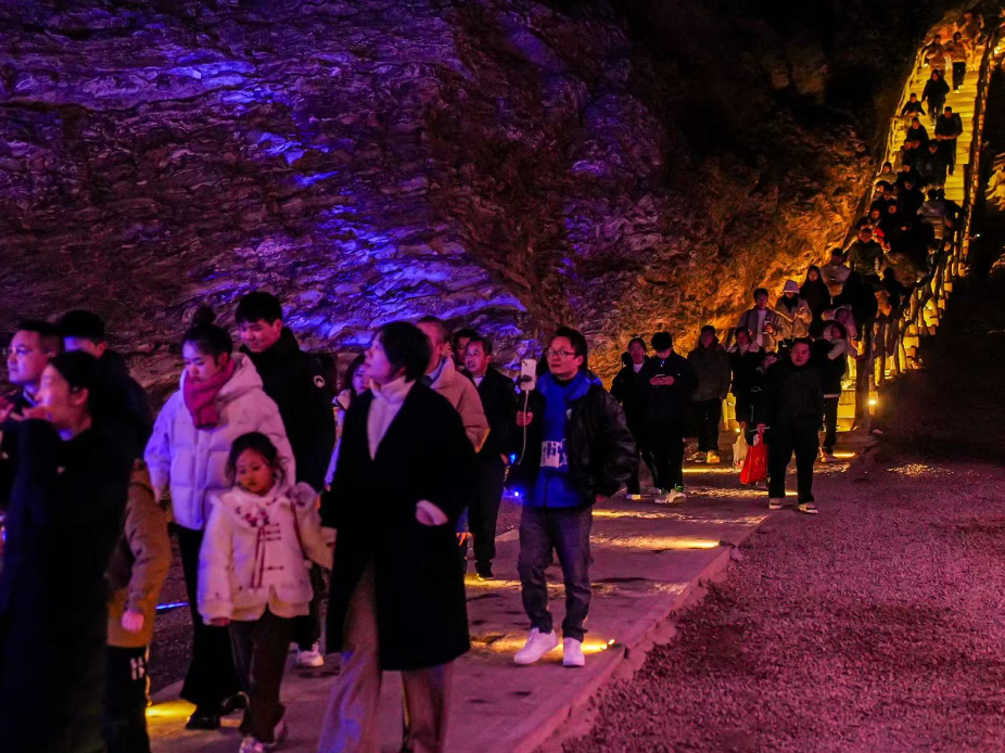 新春走基层丨宁远：九嶷山春节游客如潮 马年文旅喜迎“开门红”（组图）