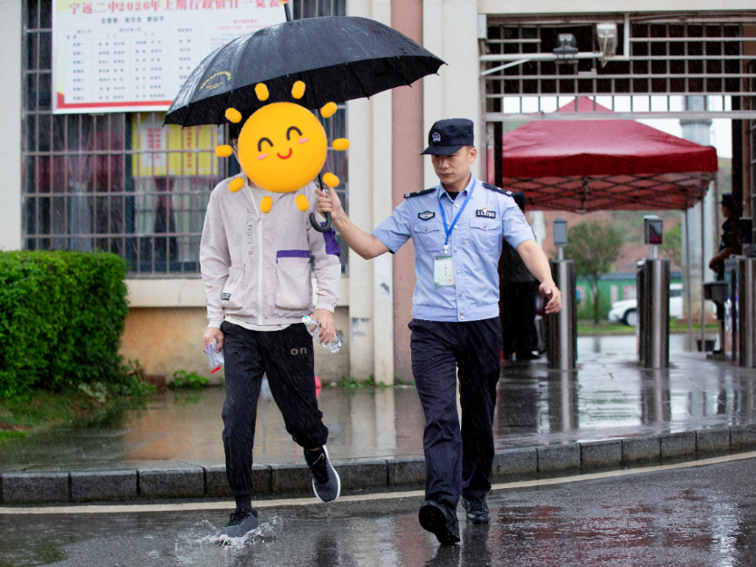 永州公安：少年落笔终圆梦 藏蓝坚守画上圆满句号