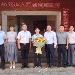 北京大学教授颜学庆回到母校永州四中开展前沿科学讲座