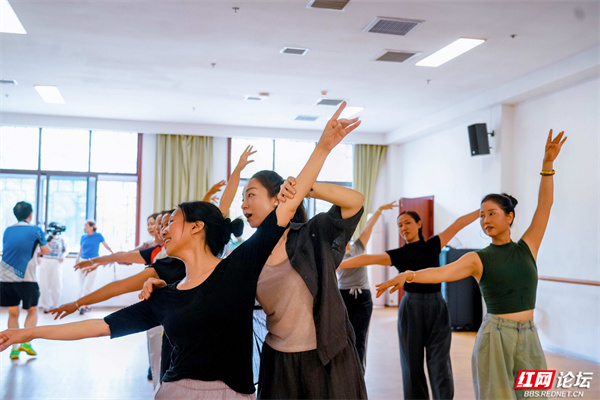 nEO_IMG_广场舞培训.jpg