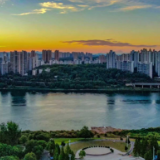 一江碧水穿城过，两岸风华尽揽——这是株洲独有的浪漫拼图