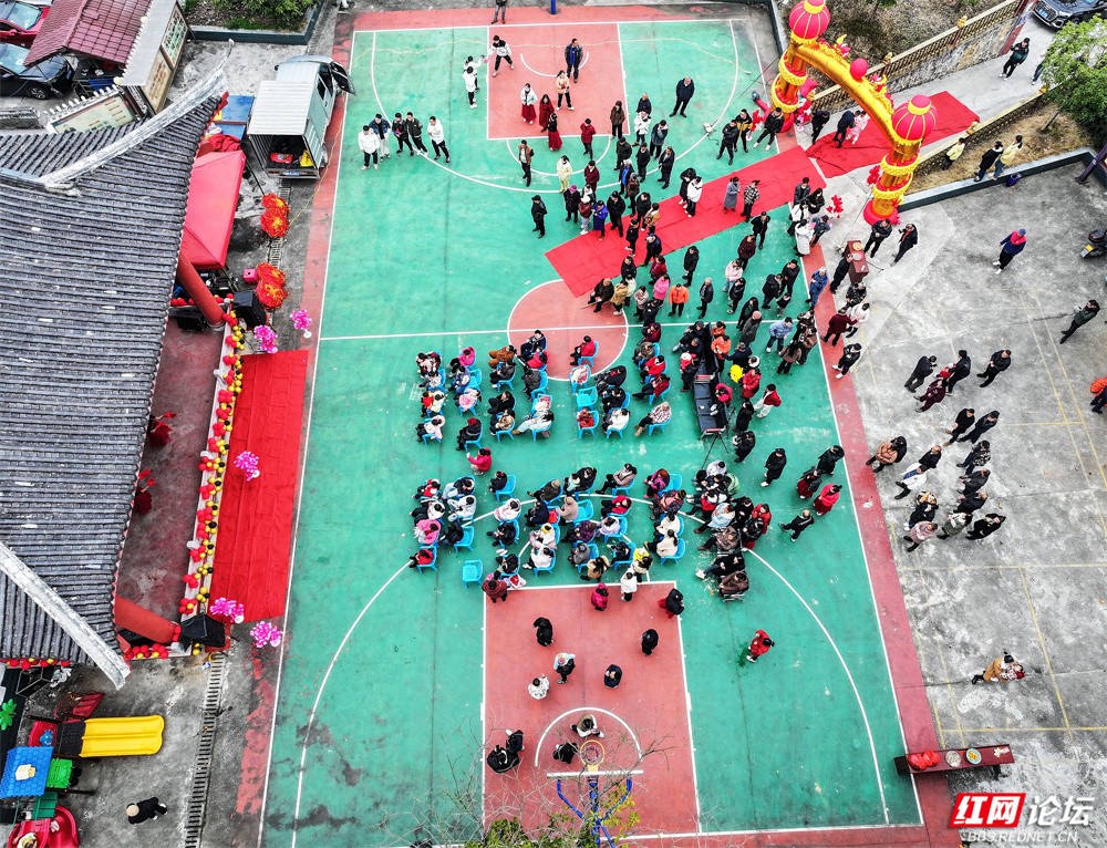 nEO_IMG_1月 图说:《村民自导办春晚》 2025年1月30日,农历正月初二,千年古镇湖南省怀化市辰溪县火马冲镇山塘驿村村民自编自导自演开展春节联欢活动。DJI_20250130115555_0106_D.jpg