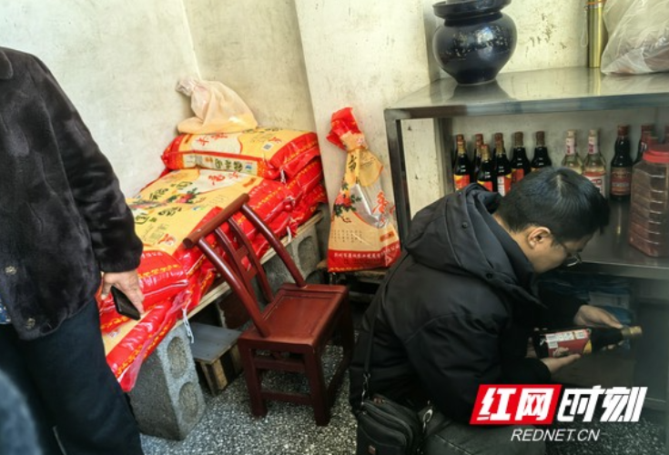 龙山县里耶镇开展食品安全检查守护敬老院老人健康