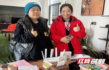 龙山联通营业厅：延伸服务窗口 实现一站办结