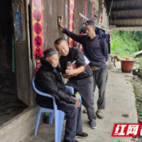 龙山联通驻村队：防返贫排查与养老认证双推进 暖心服务助振兴