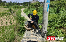 组图｜战高温：湘西联通人不惧高温“烤”验  保通信畅通