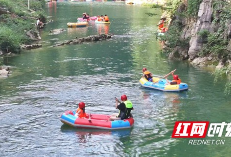 湘西凤凰：激情漂流享清凉 夏日消暑好选择