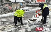 风雪里的“藏青蓝” 花垣公安风雪护航暖民心
