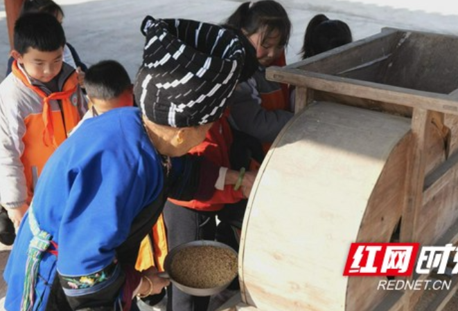 凤凰县满家村农耕文化园迎来新年首批百人研学团