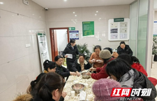 邮储银行永顺县支行包饺子送福添年味