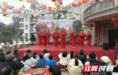 湘西龙山：梁家古寨院坝联欢闹新春 石牌特色产业托起振兴梦