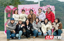 邮储银行凤凰县支行：暖泉润芳华 花海绽英姿