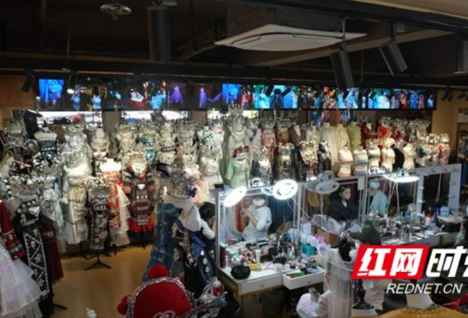 凤凰古城：服装租赁市场持续升温 五一假期有望迎来客流火爆