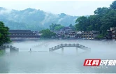烟雨入画，凤凰古城宛若水墨丹青