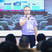 从“橄榄绿”到“藏青蓝”， 戒毒警长周超凡的“三重角色”