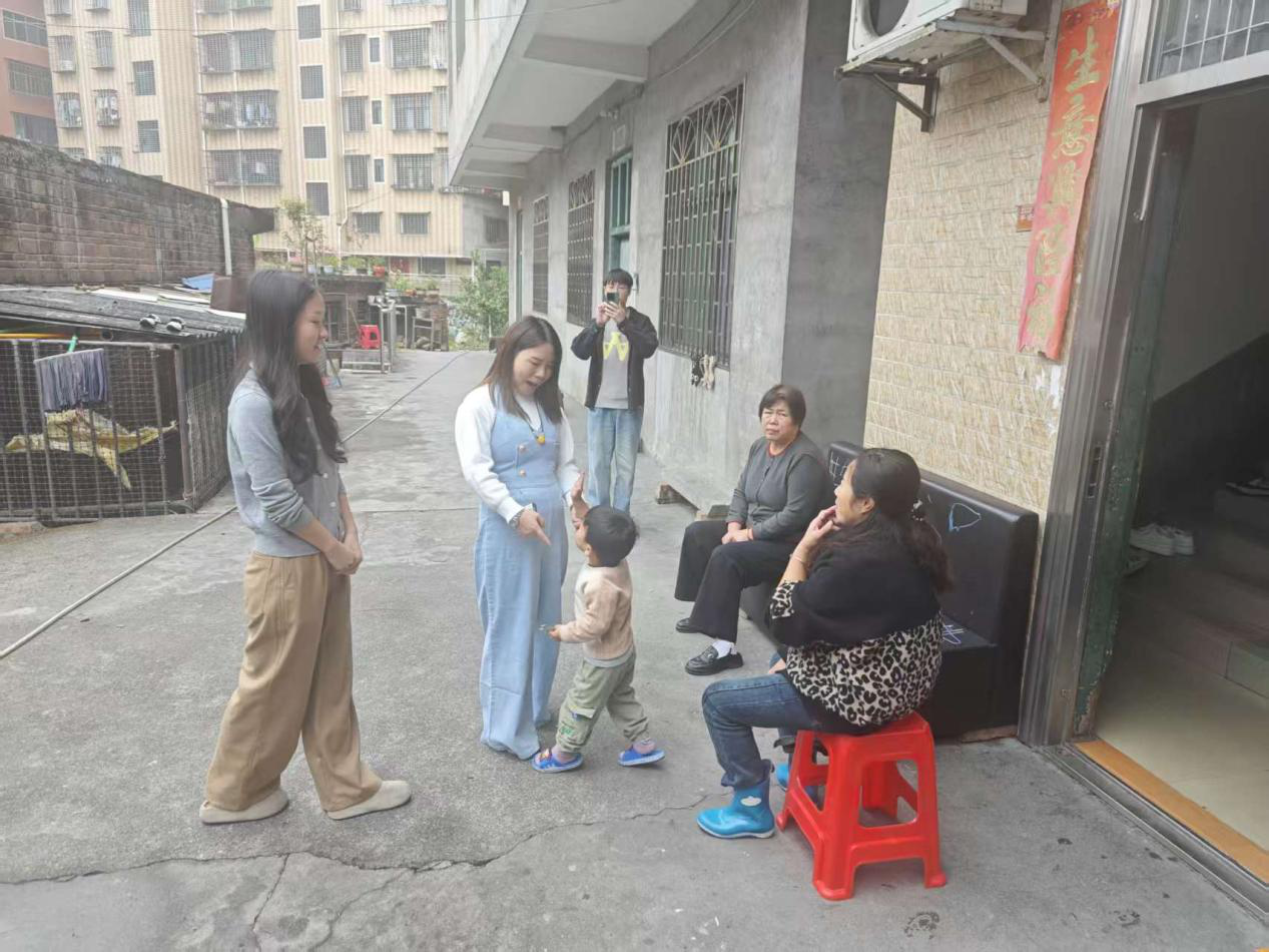 金江镇：敲门宣传算好“两本账” 人大代表护航医保征缴