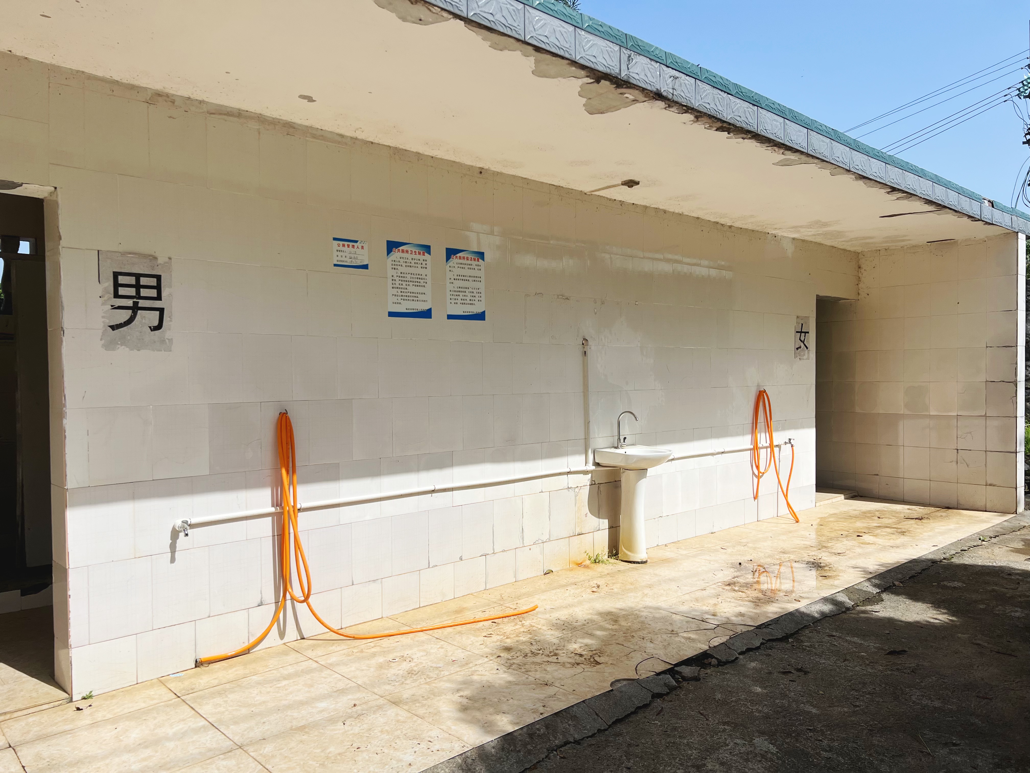 持续推进“六大新行动” 全面实施“七大攻坚” | 香花镇：“公厕改造”里的小细节大民生