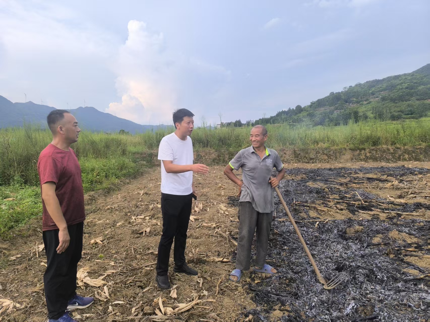 汾市镇：人大代表发力助推秸秆禁烧工作开展