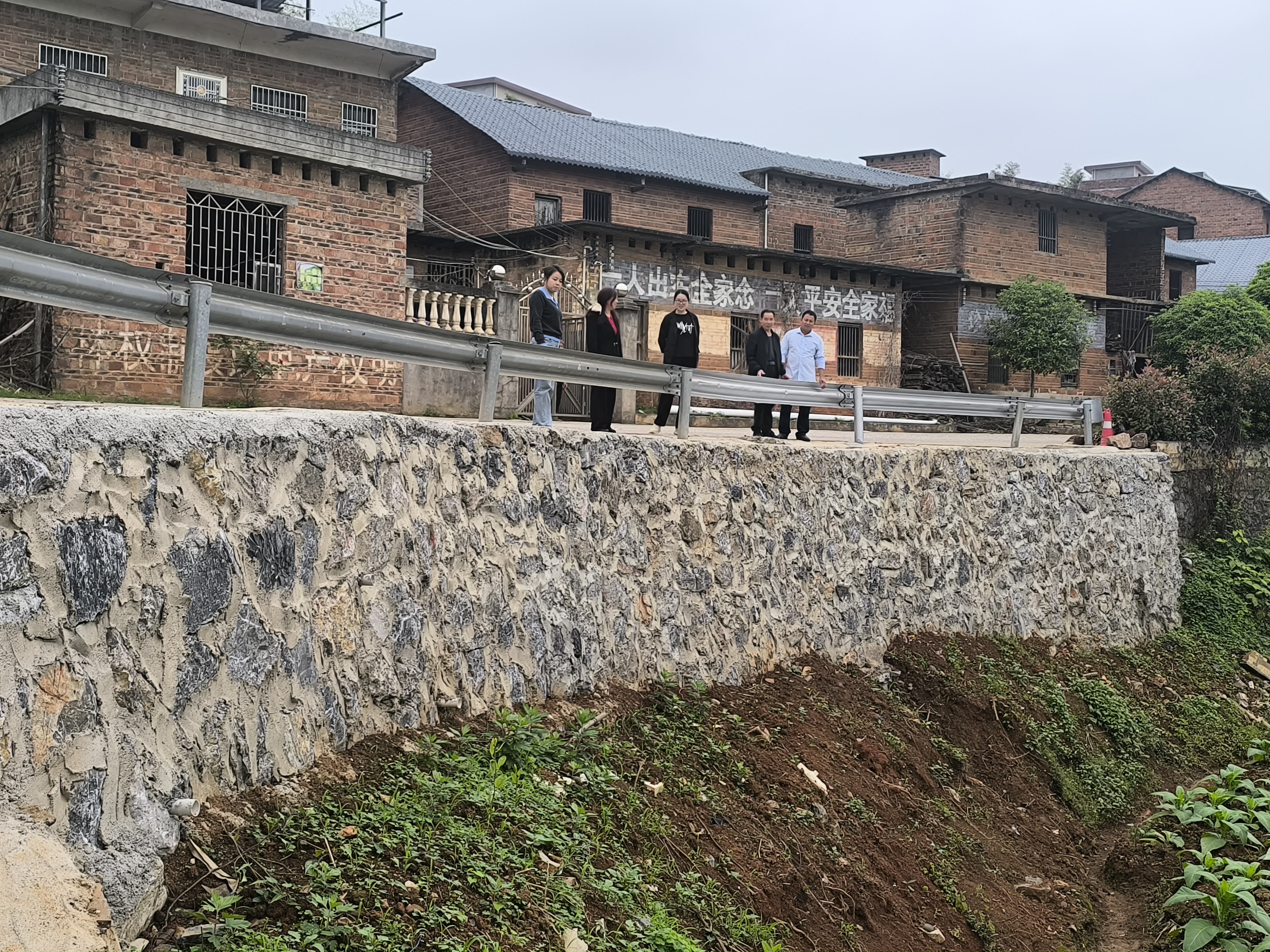 汾市镇：代表履职解民忧 凹陷旧路换新颜