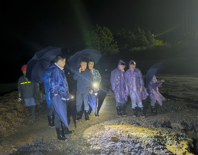 汾市镇：闻“汛”而动护平安