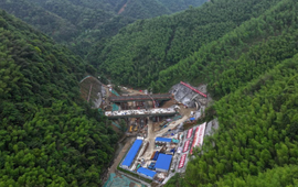 湖南郴州一在建高速公路桥梁双幅贯通！