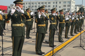 军乐团现场演奏《义勇军进行曲》 准备迎接在韩志愿军烈士遗骸回家