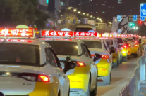 视频 | “以城之名 迎接英雄”辽宁沈阳出租车打出“英雄回家”标语