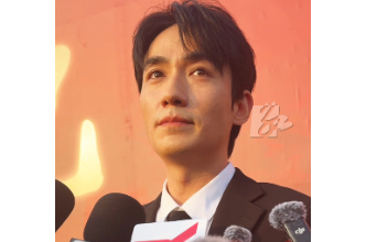 《志愿军：存亡之战》中的抗美援朝英雄李想饰演者朱一龙现身沈阳 准备迎接在韩志愿军烈士遗骸回家