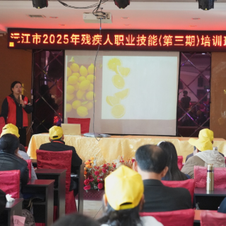 湖南工业职院“艺馨圆梦”志愿服务队开展创业专题培训活动