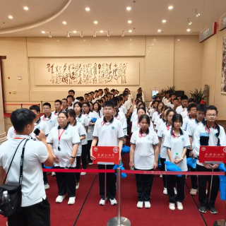洪江市黔阳一中开展“我的韶山行”红色研学活动