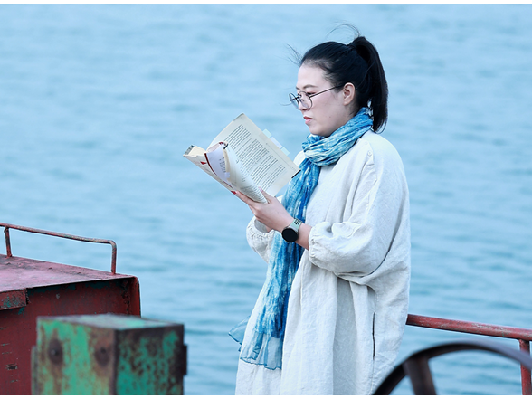 “江心岛点灯人”陈木兰：一本借来的童书，可以温暖一整个童年